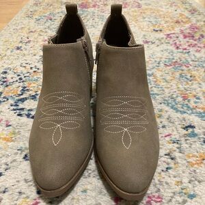 Womens Jellypop Nethera Western
Ankle Boots Size 9 NWOT